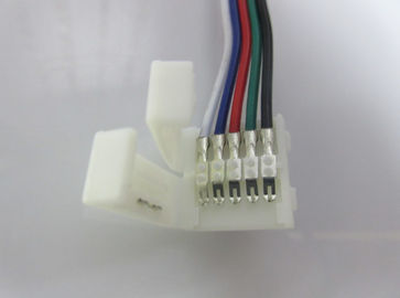 Chine 5pin solderless a mené le connecteur pour la bande menée par RGBW fournisseur